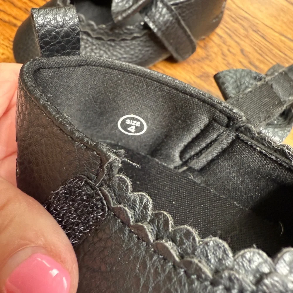 LUCKY BRAND Black “Emma” Baby Crib Shoes with Bow Velcro Closure Sz 4 (9-12m)
